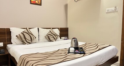 Hotel Utsav By PNS Room Type - Sm Deluxe Ac