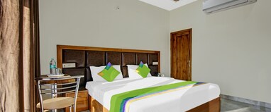 HOTEL ROYAL SALUTE on Chandigarh Ambala Expressway