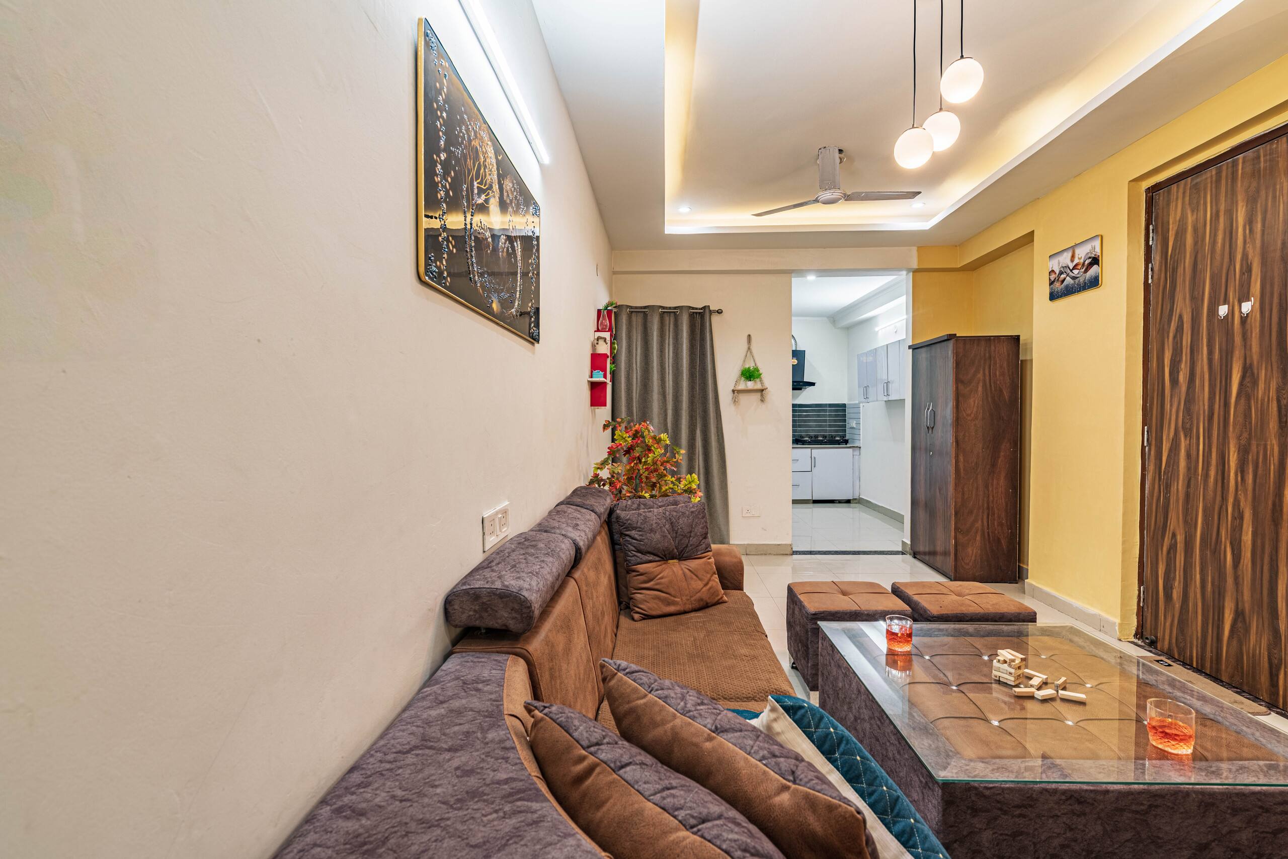 Santa Fe 1BHK Cityview by Homeyhuts - Tap to explore photos