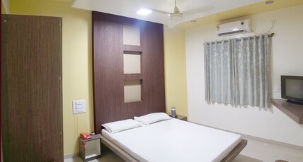 Krishna Palace Room Type - Deluxe Room A/c