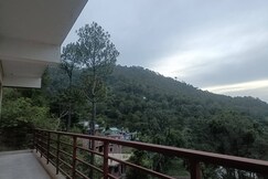 Woodland Stay | Luxury studio in Kasauli