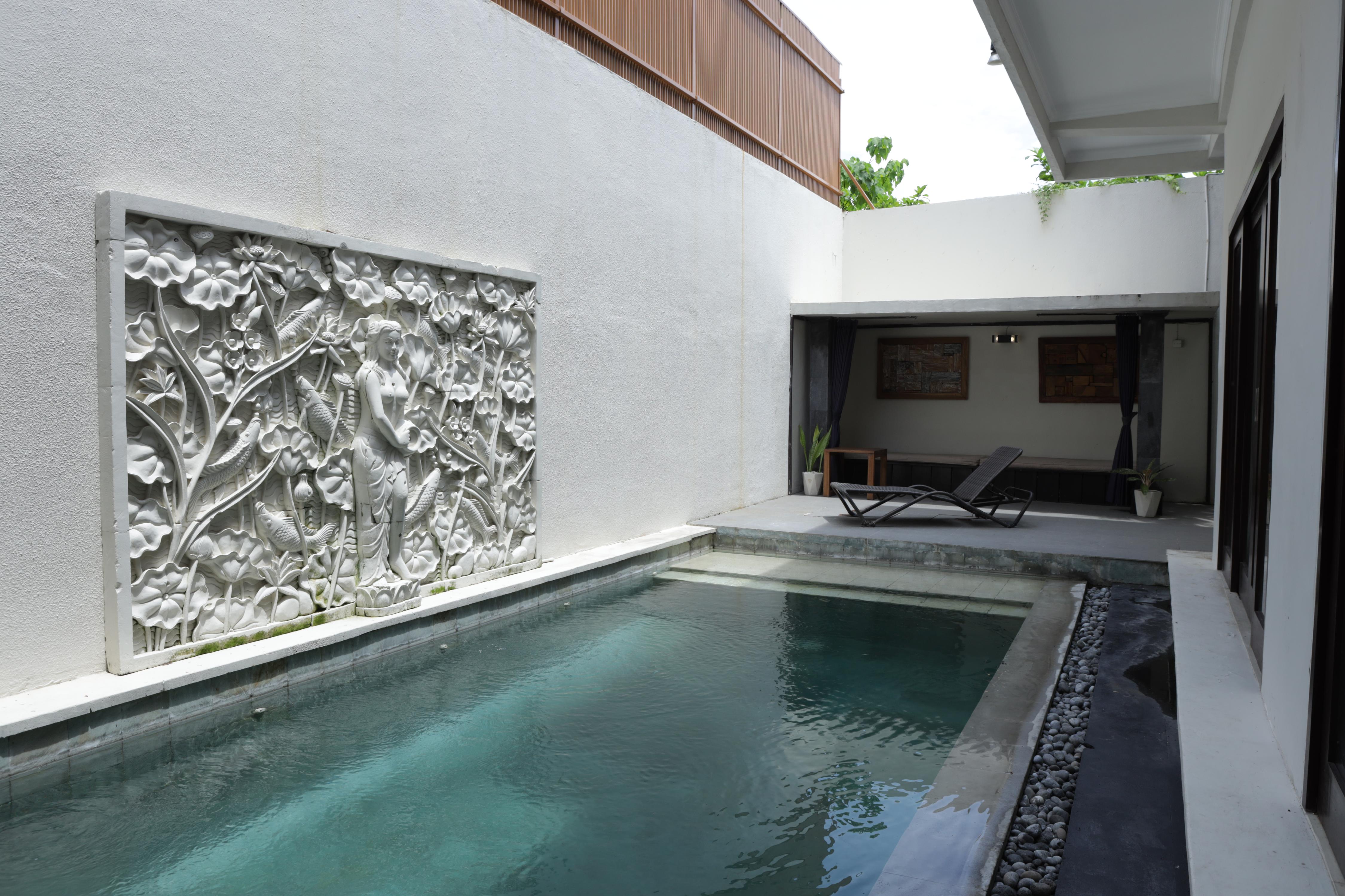 White Lotus Villas Seminyak - Tap to explore photos