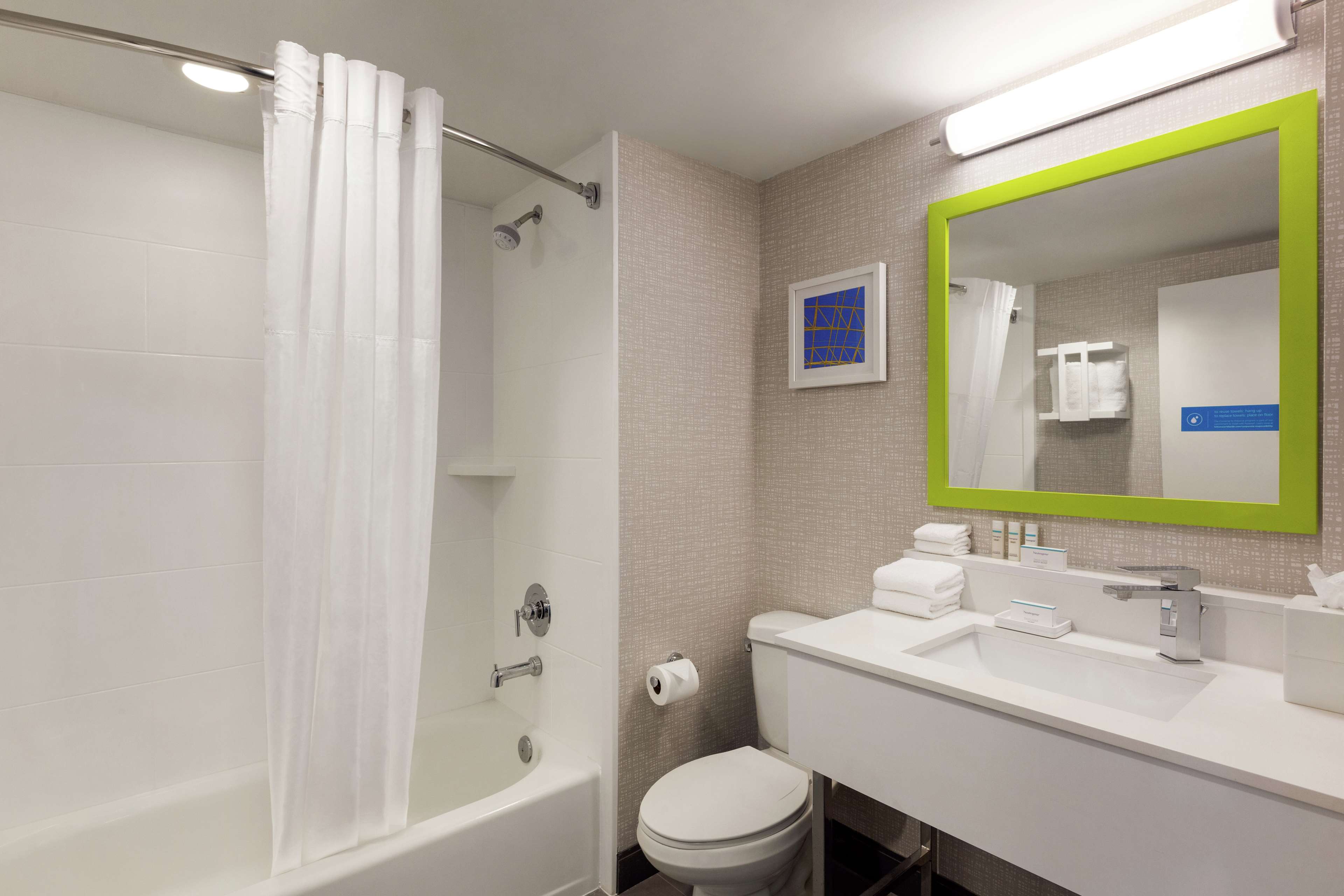 Hampton Inn & Suites Ft. Lauderdale Arpt/So. Cruise Port, FL - Tap to explore photos