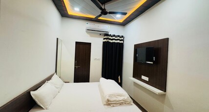 Saransh Resort Room Type - Deluxe King Room