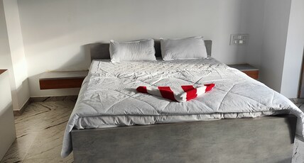 SHRI RESORT AND LODGING Room Type - Deluxe Room Non Ac