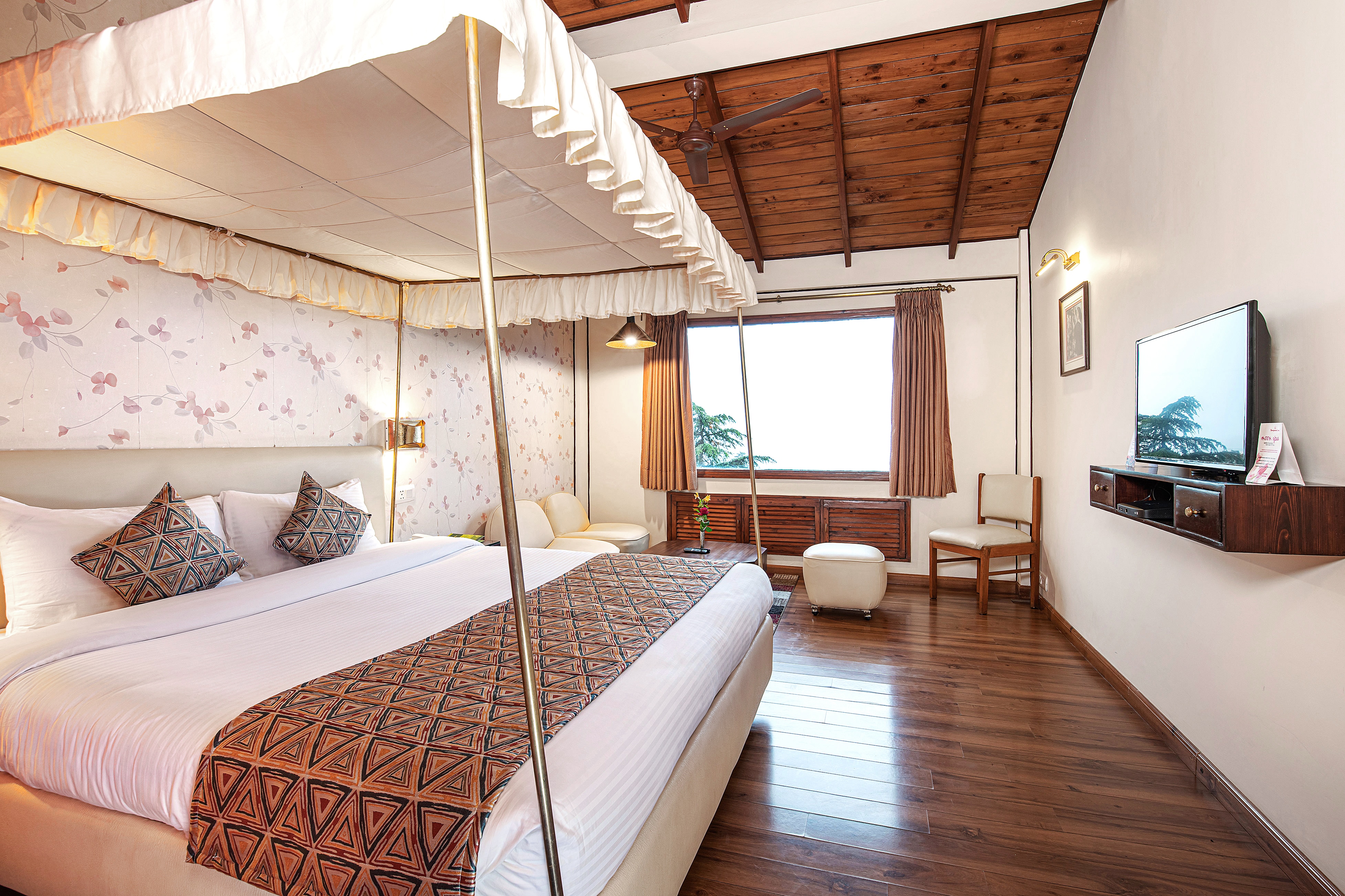 Honeymoon Inn - Mall Road Shimla - Tap to explore photos