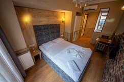 Royal Garden Suite and Hotel