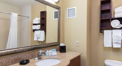 Hampton Inn East Lansing Room Type - KING STUDY-NON SMOKING