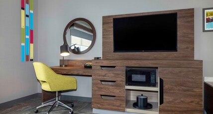 Hampton Inn by Hilton Midland Room Type - 1 KNG ACC ROLLIN SHWR