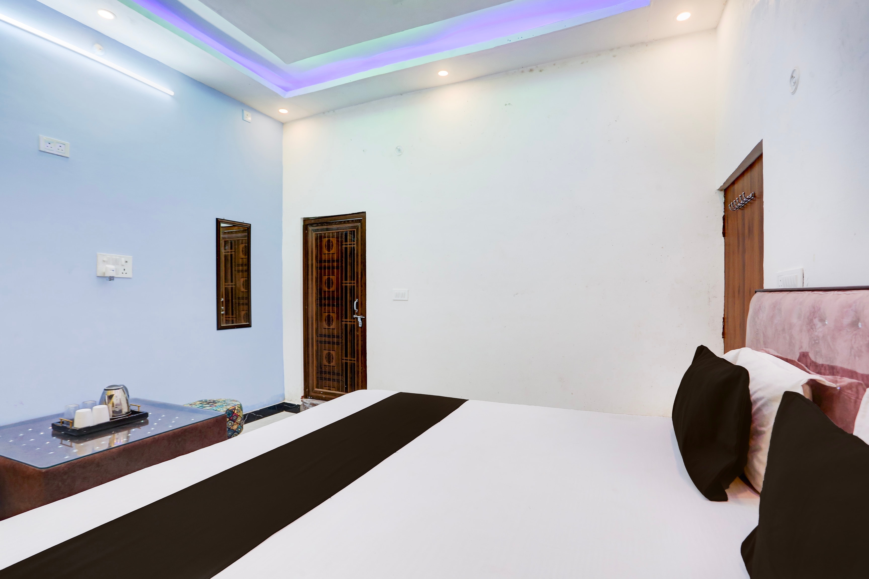Hotel O by OYO RATNA HOTEL AND RESTAURANT - Tap to explore photos