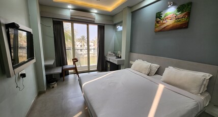 Avron Beach Resort Room Type - Deluxe Room (with Balcony)