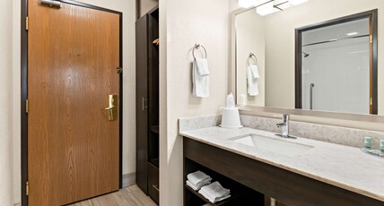 Best Western Snowflake Inn Room Type - 2 Queen Beds, Non-Smoking, Refrigerator, High Speed Internet Access, Coffee Maker, Hairdryer, Full B Best Western Snowflake Inn Room Type - 2 Queen Beds, Non-Smoking, Refrigerator, High Speed Internet Access, Coffee Maker, Hairdryer, Full B