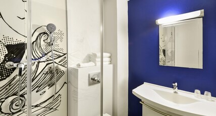 ibis budget Chamb Room Type - TRIPLE - Room for 3 people with twin beds and 1 overhead bunk