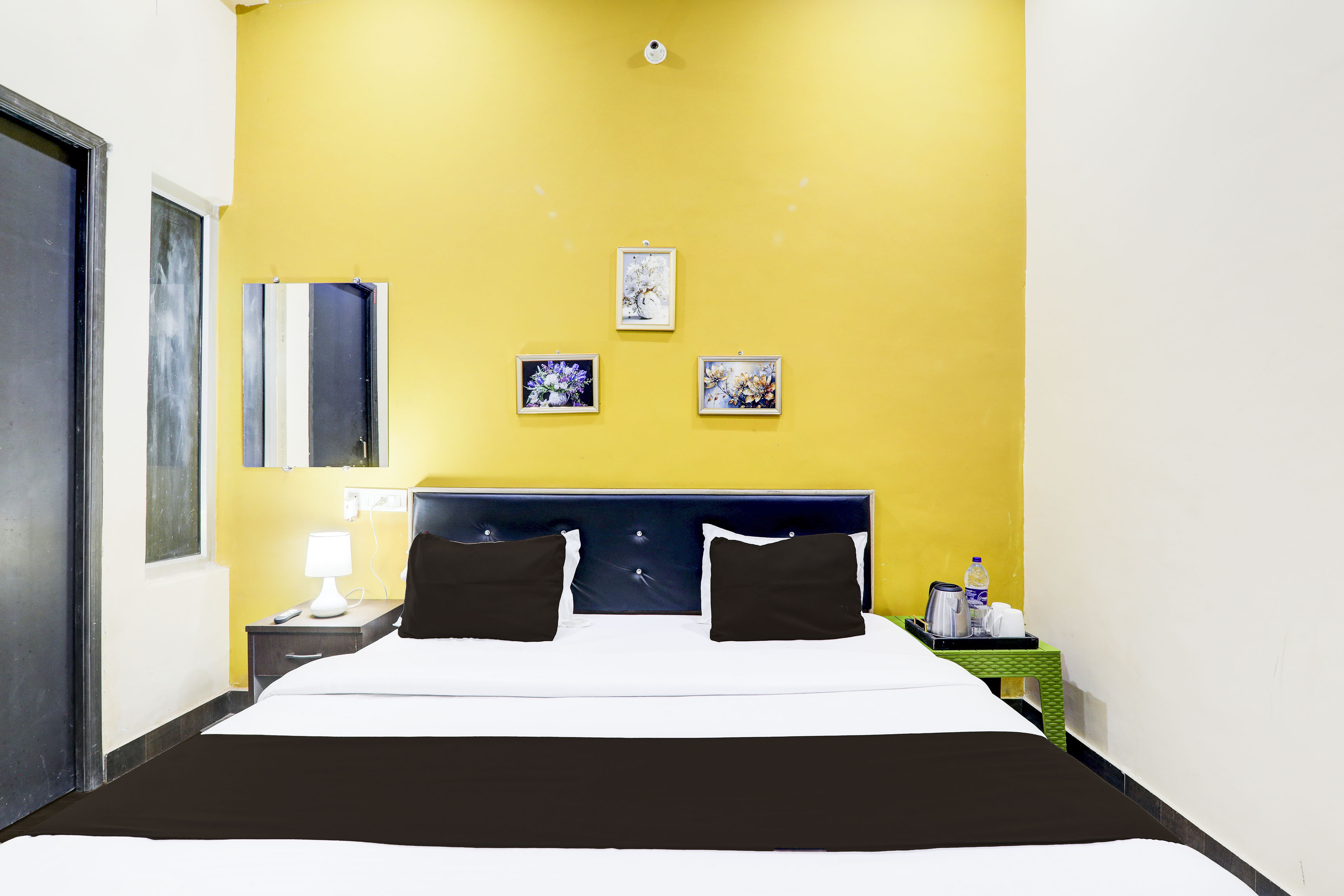 OYO Hotel O Arjun Ganj - Tap to explore photos