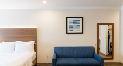 Holiday Inn Express & Suites DAVIS - UNIVERSITY AREA Room Type - 2 Queen Beds Suite Comm Accessible