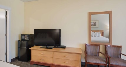 Best Western Inn Room Type - 2 Queen Beds, Non-Smoking, High Speed Internet Access, Flat Screen Television, In-Room Dvd, Microwav Best Western Inn Room Type - 2 Queen Beds, Non-Smoking, High Speed Internet Access, Flat Screen Television, In-Room Dvd, Microwav