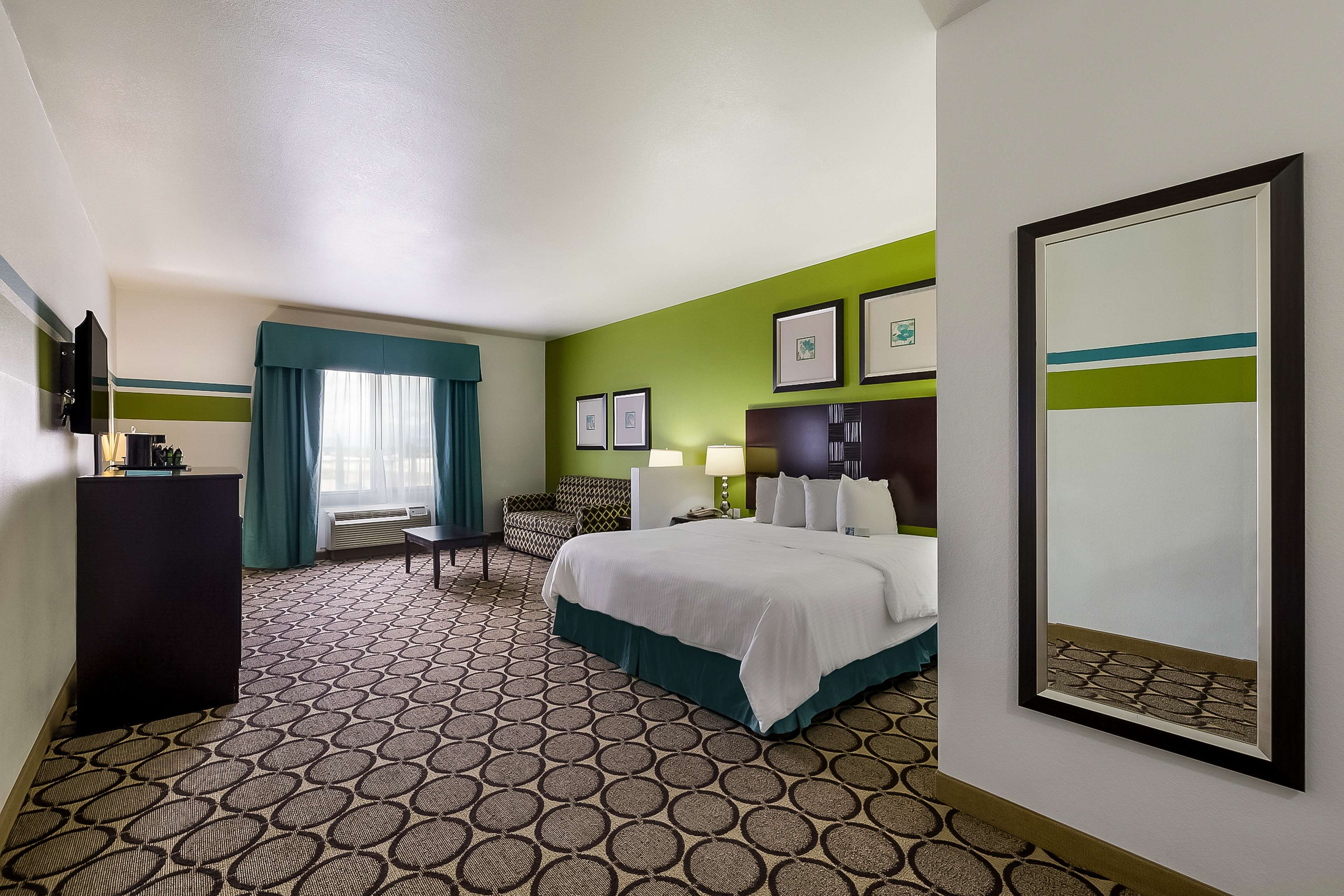 Best Western Douglas Inn & Suites - Tap to explore photos