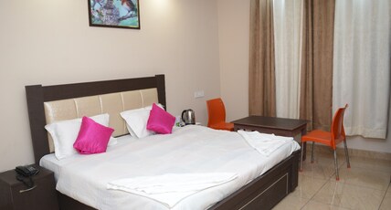 Hotel Kiran Sidcul Room Type - Deluxe Room - Double Bedroom