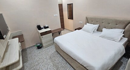 Krishna Homestay Room Type - Deluxe Double Bed AC Room (2nd Floor , No Lift)