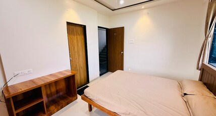 Navyug Delight Resort Rooms Spacious Lawns Park Room Type - Room no 105
