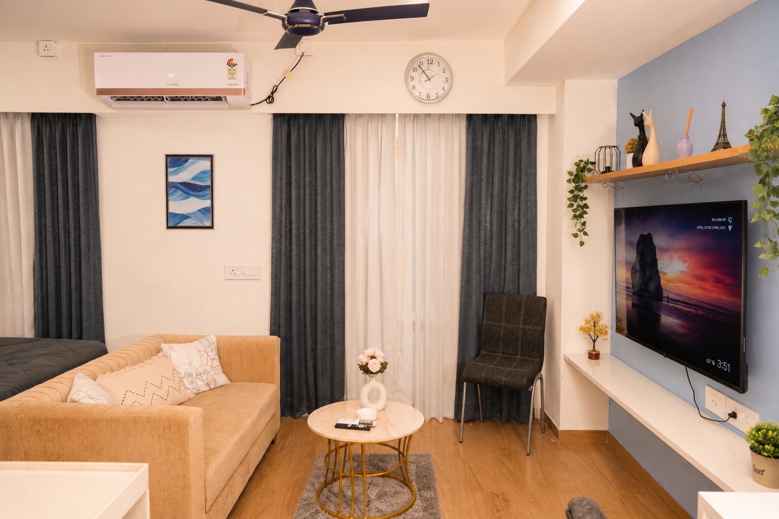 Olyra Living | Modern Studio | 5 Min Walk Airport - Tap to explore photos