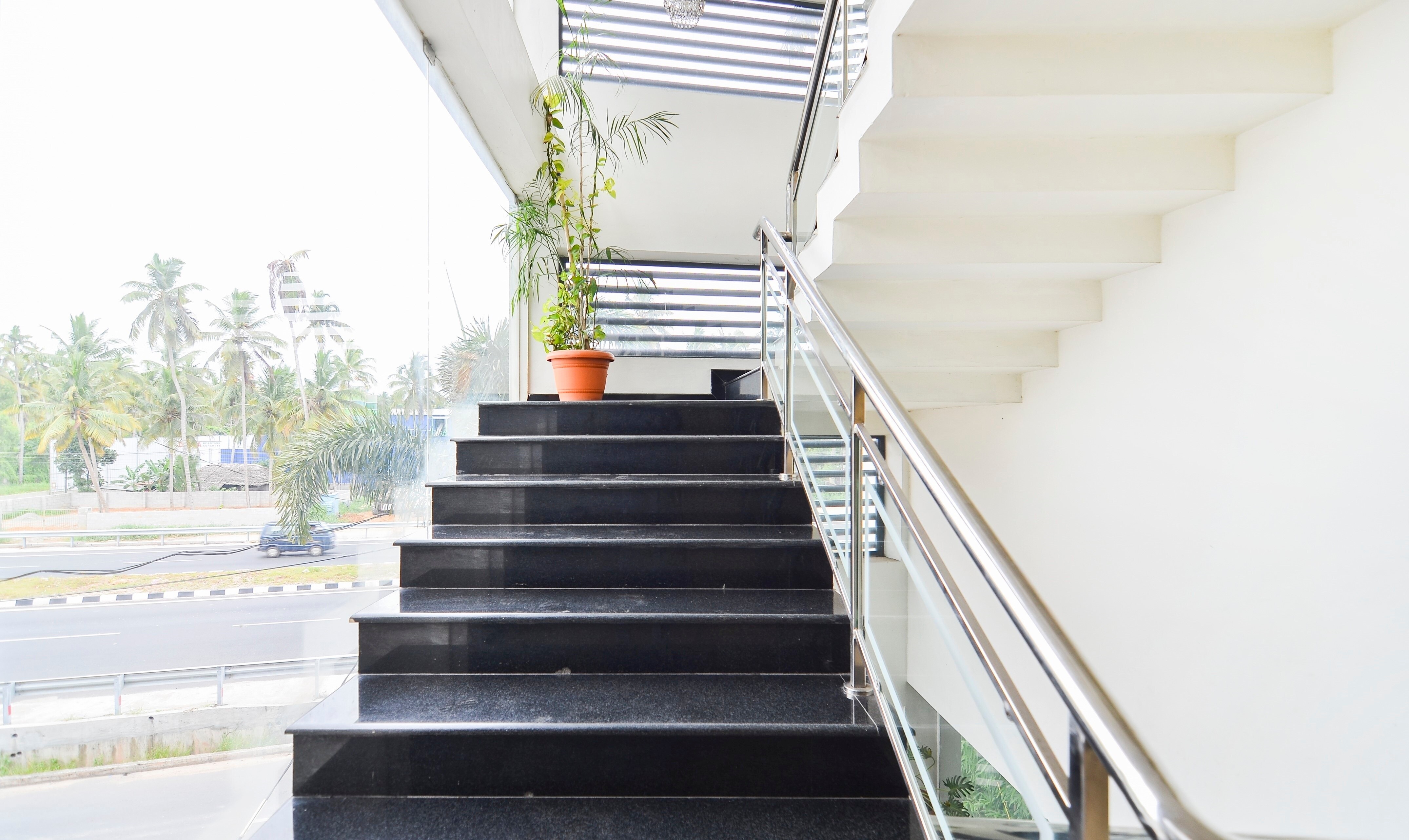 Itsy Hotels Platinum Inn - Tap to explore photos
