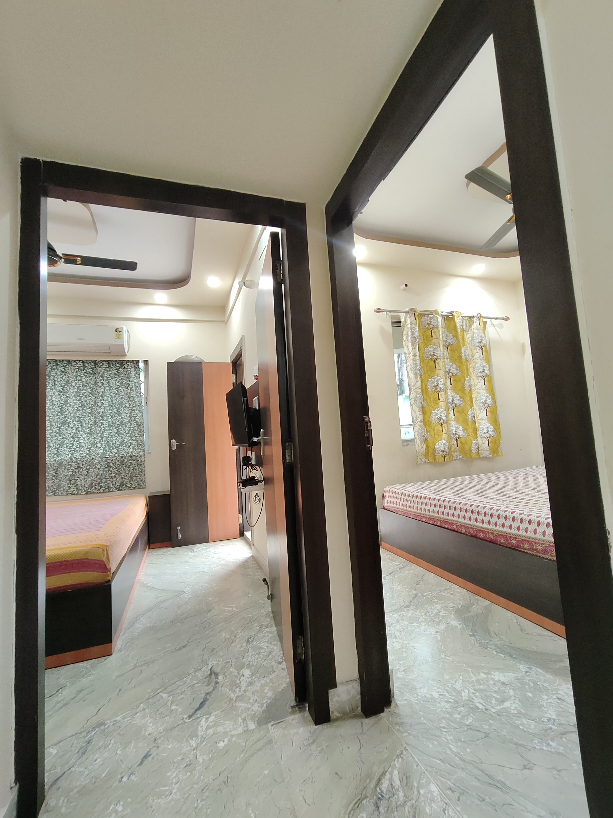 Budget Friendly Apartment In South Kolkata Kasba - Tap to explore photos