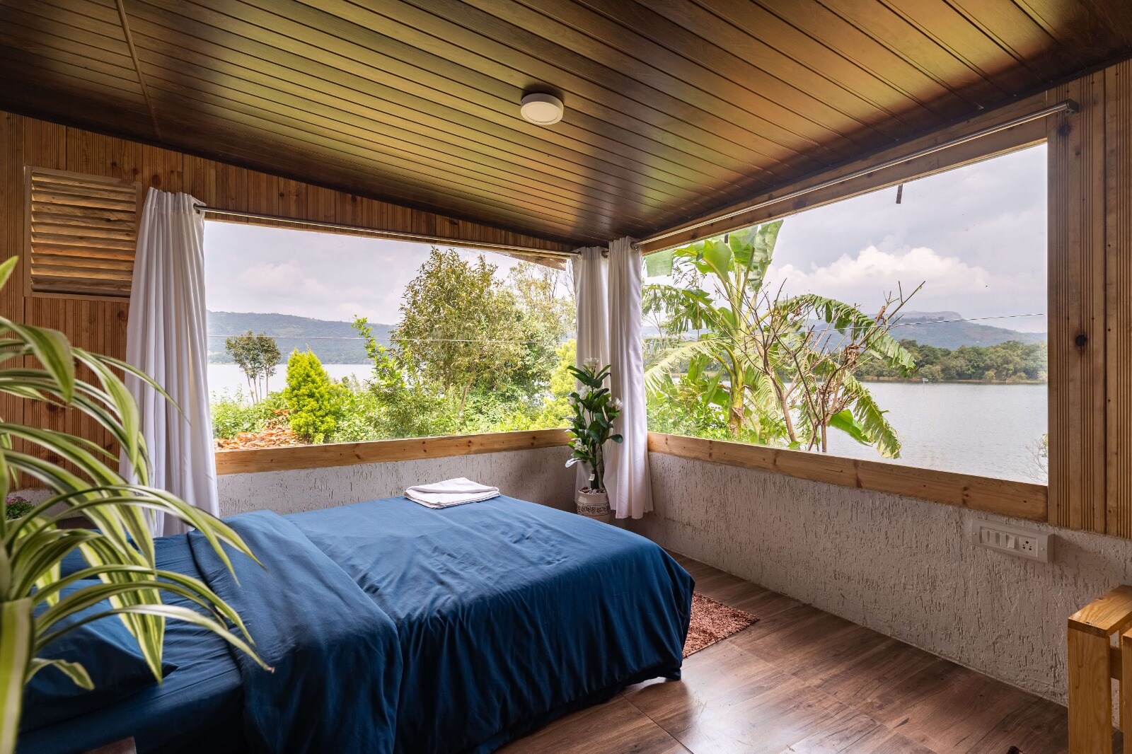 Ripple Cabin 2BHK, Pawna By Country Escape - Tap to explore photos