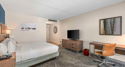 DoubleTree by Hilton Tucson-Reid Park Room Type - 1 KING SUITE