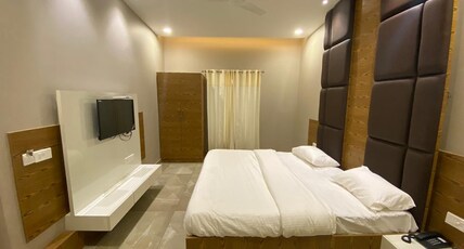 Hotel The Retro Regency Room Type - Premium Room