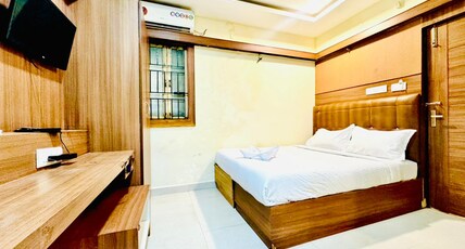 HALF MOON GRAND Room Type - Deluxe Triple Room