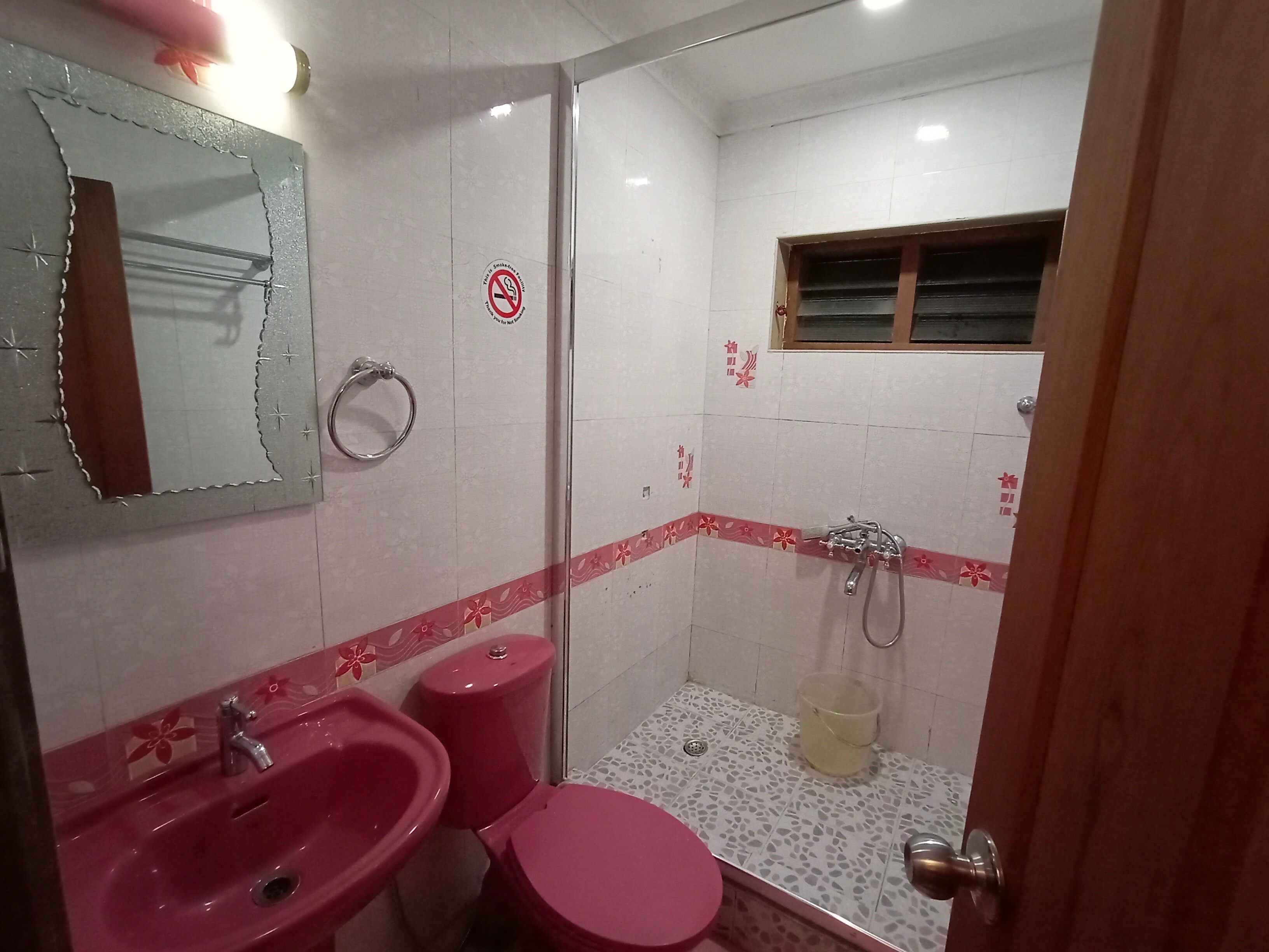 Aida Villa Homestay | Rooms & Caretaker - Tap to explore photos