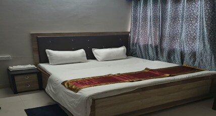 Hotel Radhika Palace Room Type - Deluxe Room