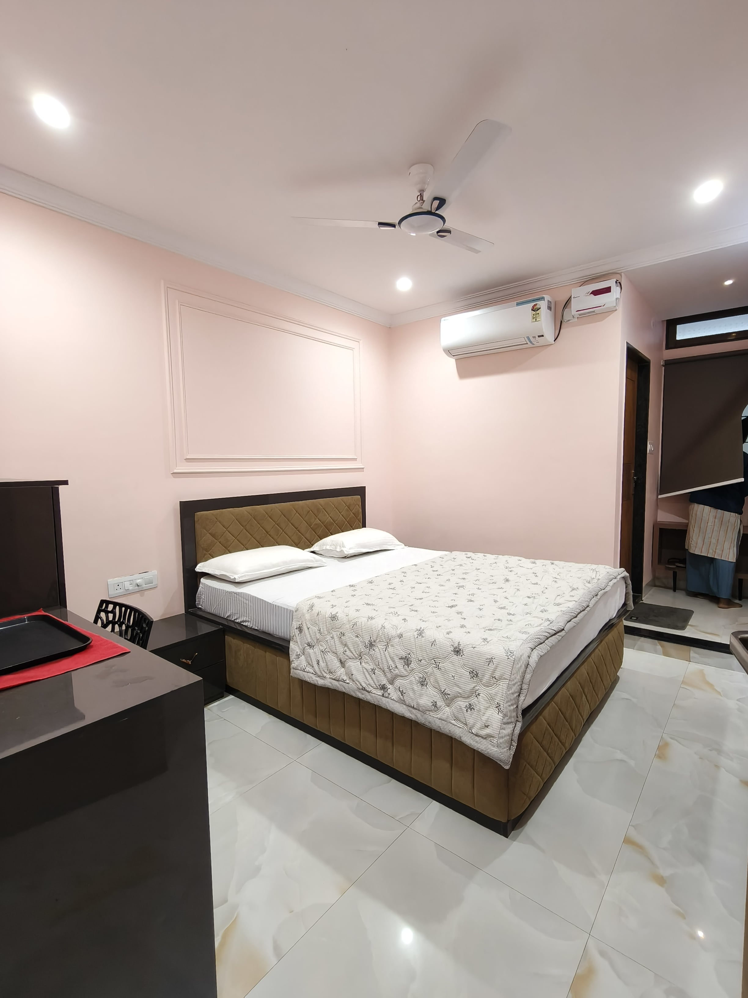 Hotel Kanak Shree - Tap to explore photos
