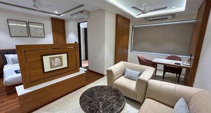 Pravasa Stay, Bapat Square Room Type - Suite Room