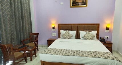 AASRA PARADISE HOTEL Room Type - Super Deluxe Room with Balcony
