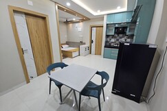 The Luxe Abode || Entire 1BHK Apartments with Attached Kitchen ||