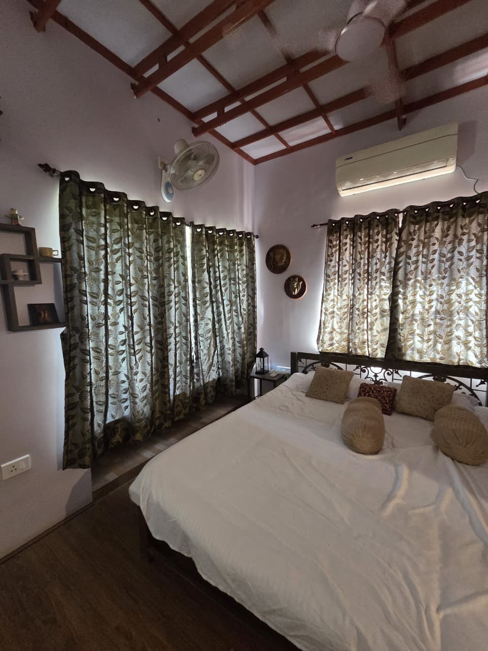 Bishwamoni Baganbari Villa, Bolpur - Tap to explore photos