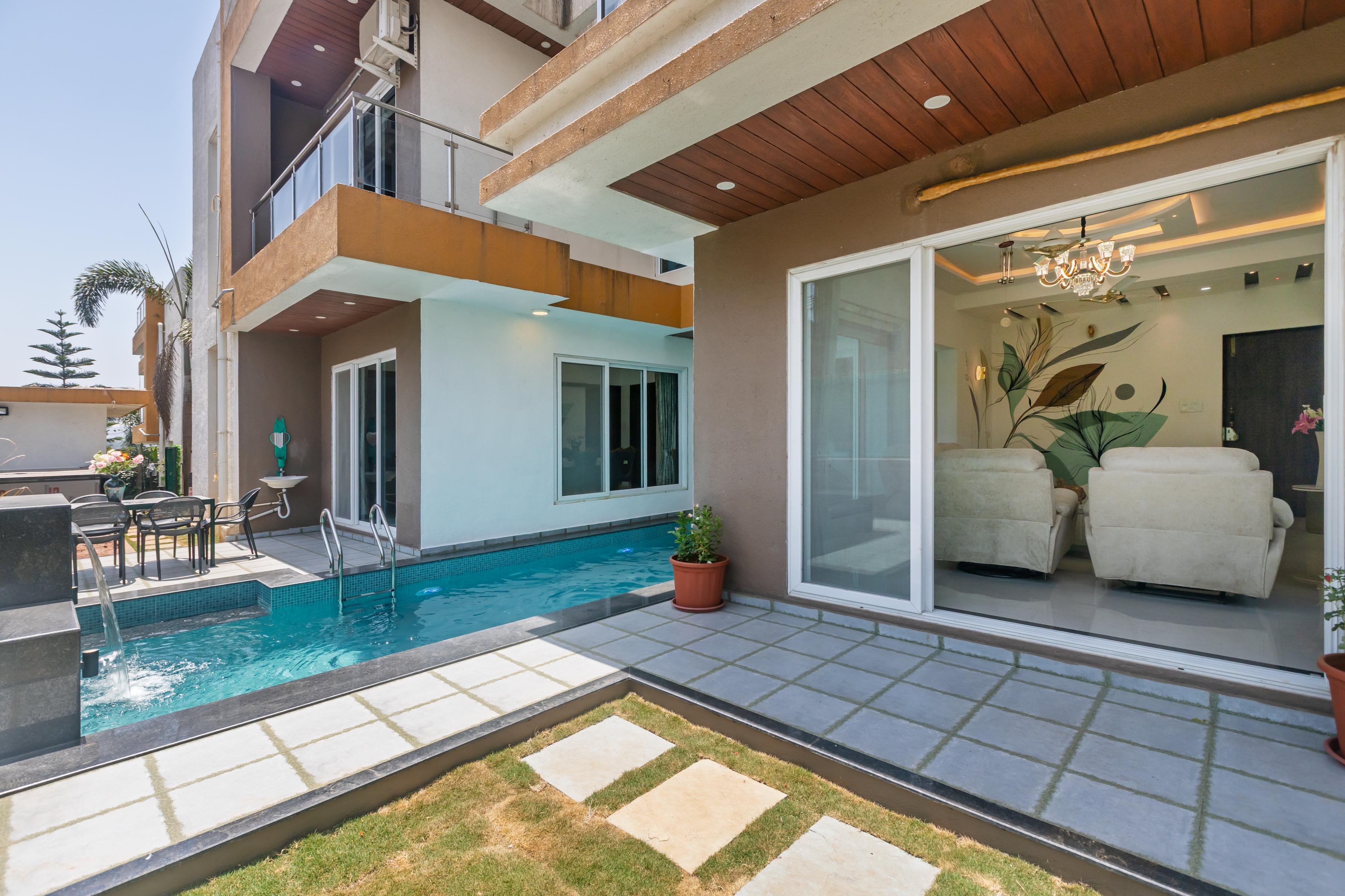 Retro Visawa - Tap to explore photos