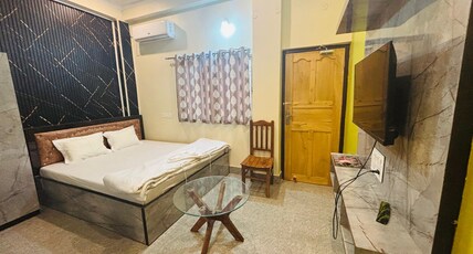 HOTEL SHIVSARAN PURNEA Room Type - Deluxe Room