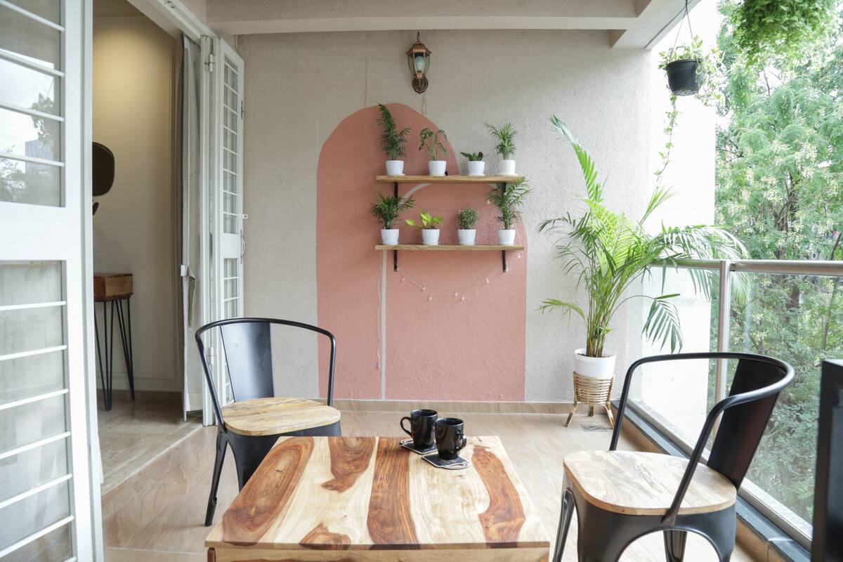 Luxurious and Charming Archwood Service Apartment Joggers Park - Tap to explore photos