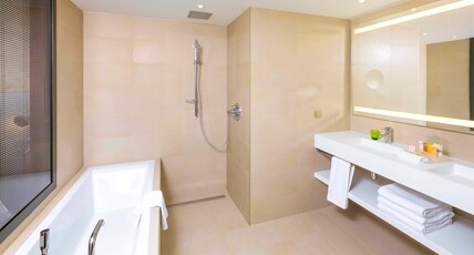 Holiday Inn Algiers - Cheraga Tower Room Type - 1 Queen Bed Suite Addl Living Area