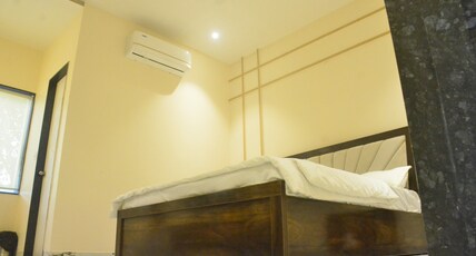 Hotel Raj Inn Room Type - Deluxe Room
