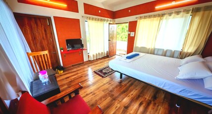 Srishti Home Stay Room Type - King room with balcony 