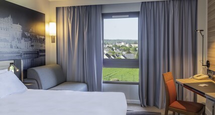Novotel Amboise Room Type - Standard room with 2 single beds and 1 single sofa-bed Novotel Amboise Room Type - Standard room with 2 single beds and 1 single sofa-bed