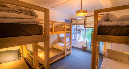 Grease Moto Club - Khangsar, Sissu Room Type - A Bed in Mixed 6 Bed Dorm | Bathroom Ensuite