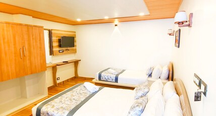 Aurora Darjeeling Grand Room Type - Premium Triple Bed Room