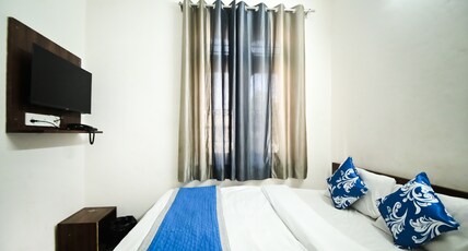 Hotel Apoorv - Near Jaipur Railway Station Room Type - Deluxe Non AC Room