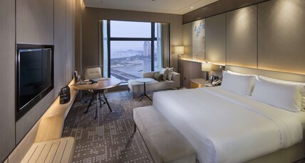 DoubleTree by Hilton Xiamen Haicang Room Type - KING EXECUTIVE RM BAY VIEW