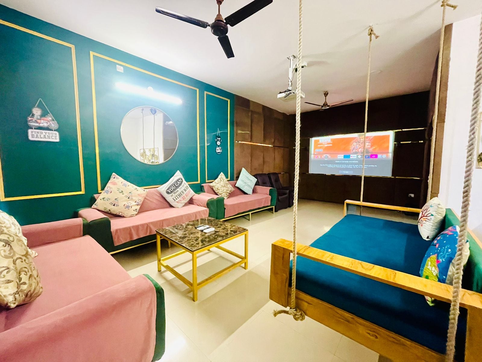 Instay 528 l 3BHK l 2BHK with Pvt. theatre screen - Tap to explore photos